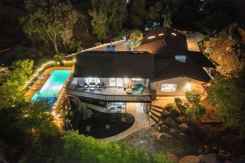 Pool, Grand View, King Bed, Spacious, Parking