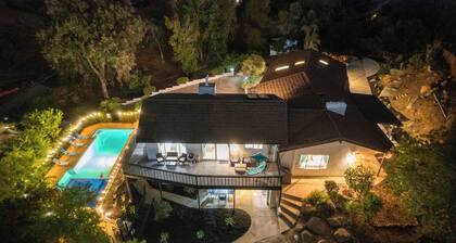 Pool, Grand View, King Bed, Spacious, Parking
