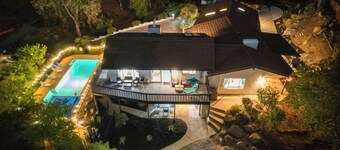 Pool, Grand View, King Bed, Spacious, Parking
