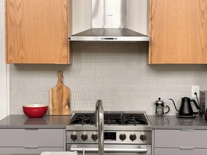 Private kitchen - Fabulous 2 bedroom apartment in the heart of the city. \Walk to 9th & 9th! (Salt Lake City)