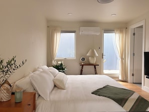 Room - Fabulous 2 bedroom apartment in the heart of the city. \Walk to 9th & 9th! (Salt Lake City)