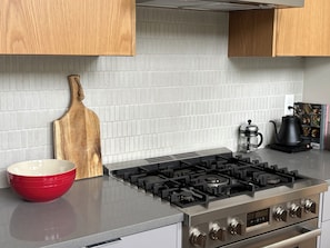 Private kitchen - Fabulous 2 bedroom apartment in the heart of the city. \Walk to 9th & 9th! (Salt Lake City)