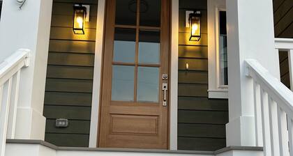 BRAND NEW BAY VIEW 4 Bed 3.5 Bath Home in Downtown Stone Harbor - decks & pool!