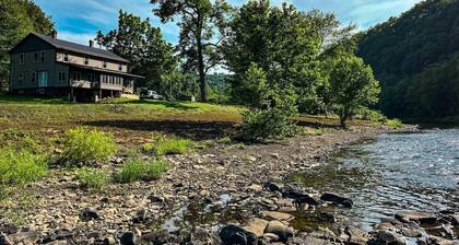 Creekside Haven • Hot Tub • Fire Pit • Waterfront