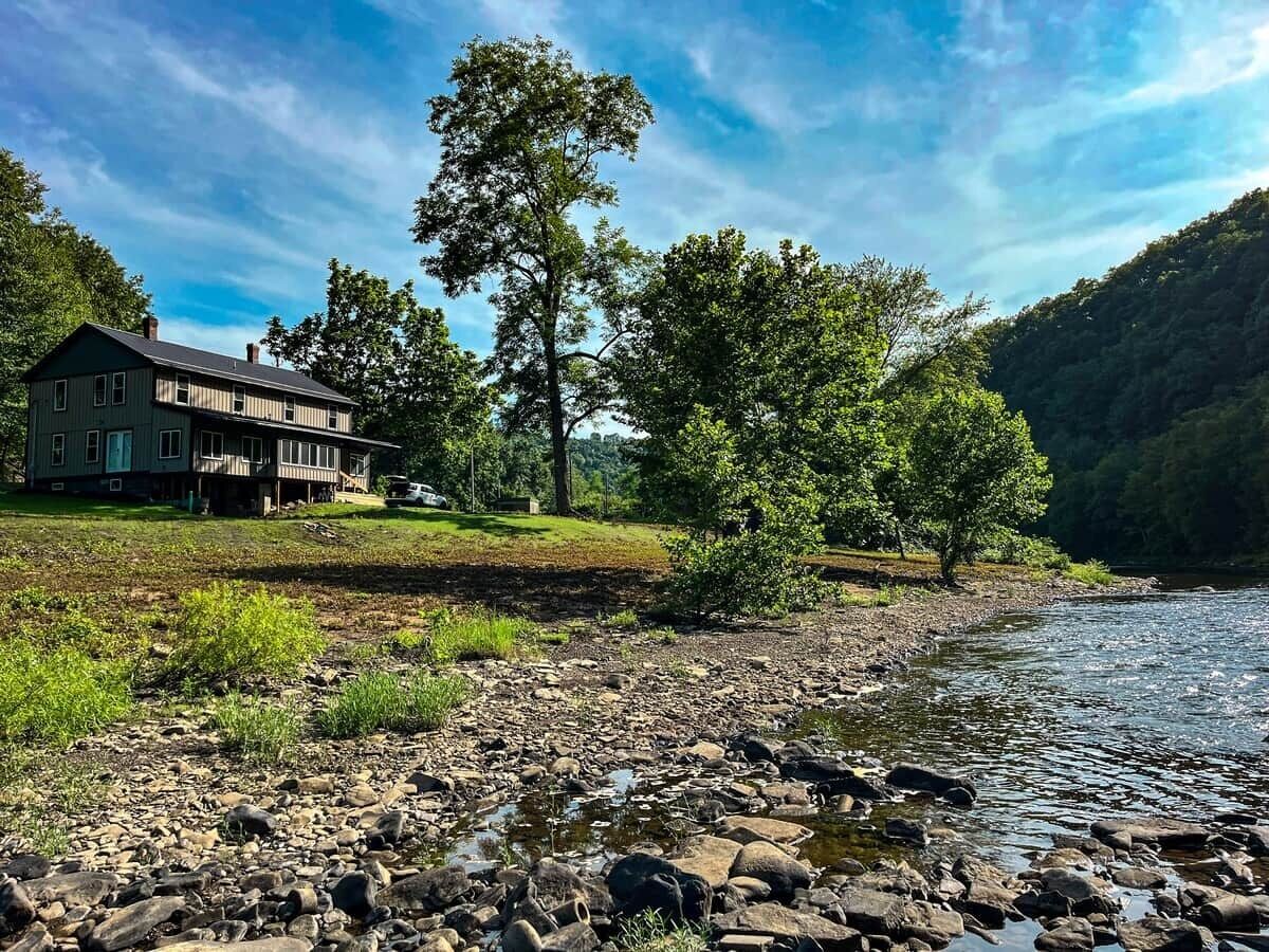 Welcome! Rustic meets refined in our thoughtfully designed retreat spaces.