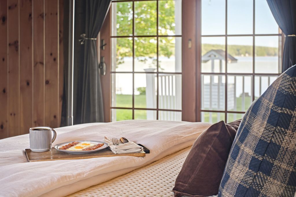 Iron/ironing board, travel crib, WiFi, bed sheets