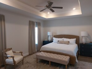 4 Schlafzimmer, Bügeleisen/Bügelbrett, Bettwäsche