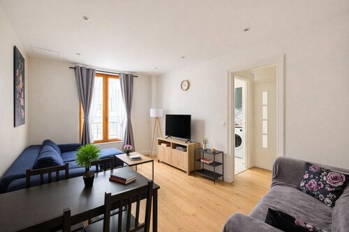 Charming 2-Bedroom Apartment in Downtown - Cozy Houses