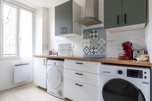 Fridge, microwave, oven, stovetop - Quiet Apartment - Downtown - Cozy Houses (Reims)