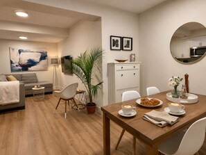 Living area - Modern Lower Mission Retreat | Luxury Comfort Near Beaches & Wineries (Kelowna)
