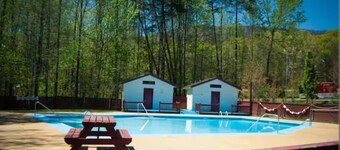 Tiny Home-Cabin near Helen Ga.Lake/Beach/Pools/Playgrounds/Diner/Putt Putt/Sauna