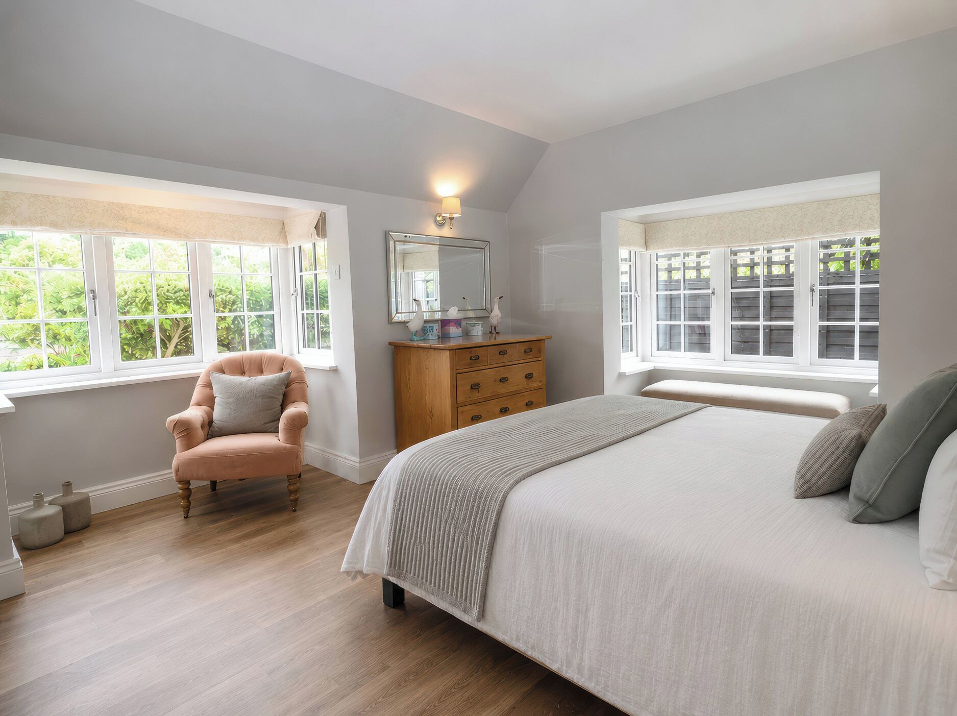 4 bedrooms, individually decorated, individually furnished, free WiFi