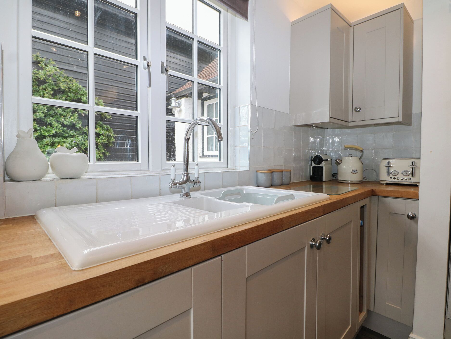 Dishwasher, cookware/dishes/utensils