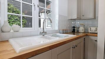 Dishwasher, cookware/dishes/utensils