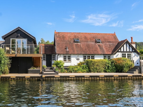 Island Cottage Rod Eyot - Hertfordshire