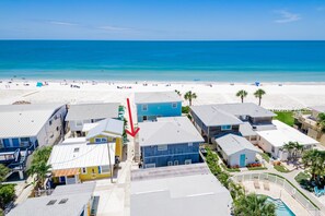 A beachfront hotel with multiple buildings, a swimming pool, and a view of the beach and ocean. - 🩴Holiday Villas #2- Gulf View, patio, 2bed/ 1.5bath (Belleair Beach)