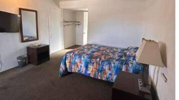 Zimmer, 1 King-Bett, Raucher | Schreibtisch, kostenloses WLAN, Bettwäsche