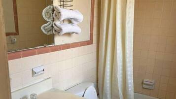Kostenlose Toilettenartikel, Handtücher