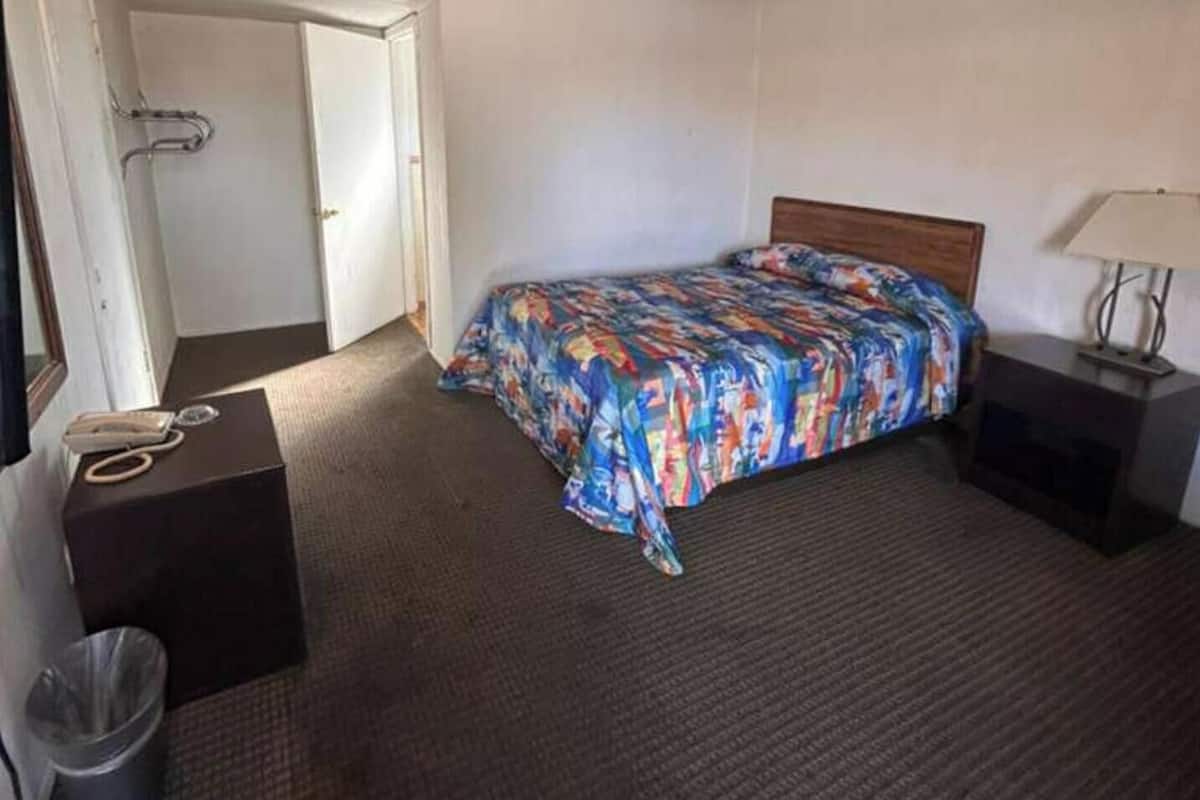Room, 1 Katil Raja (King), Smoking | Meja, Wi-fi percuma, cadar katil 
