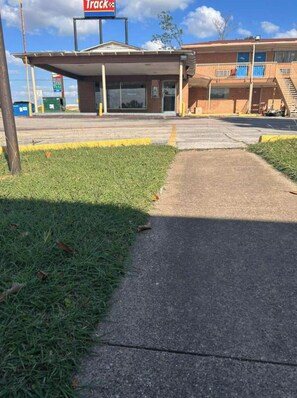 Pintu masuk hartanah