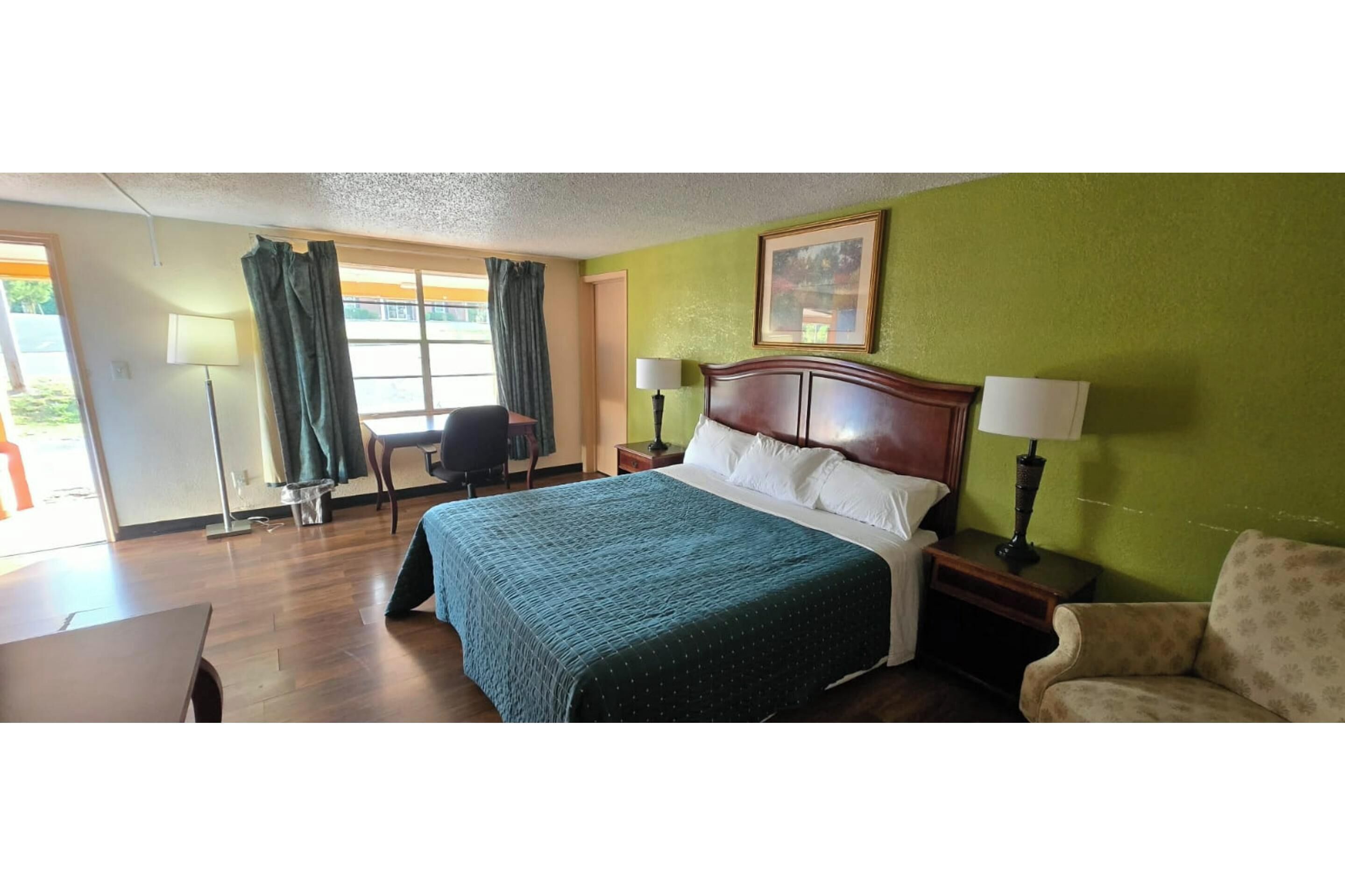 Desk, iron/ironing board, free WiFi, bed sheets