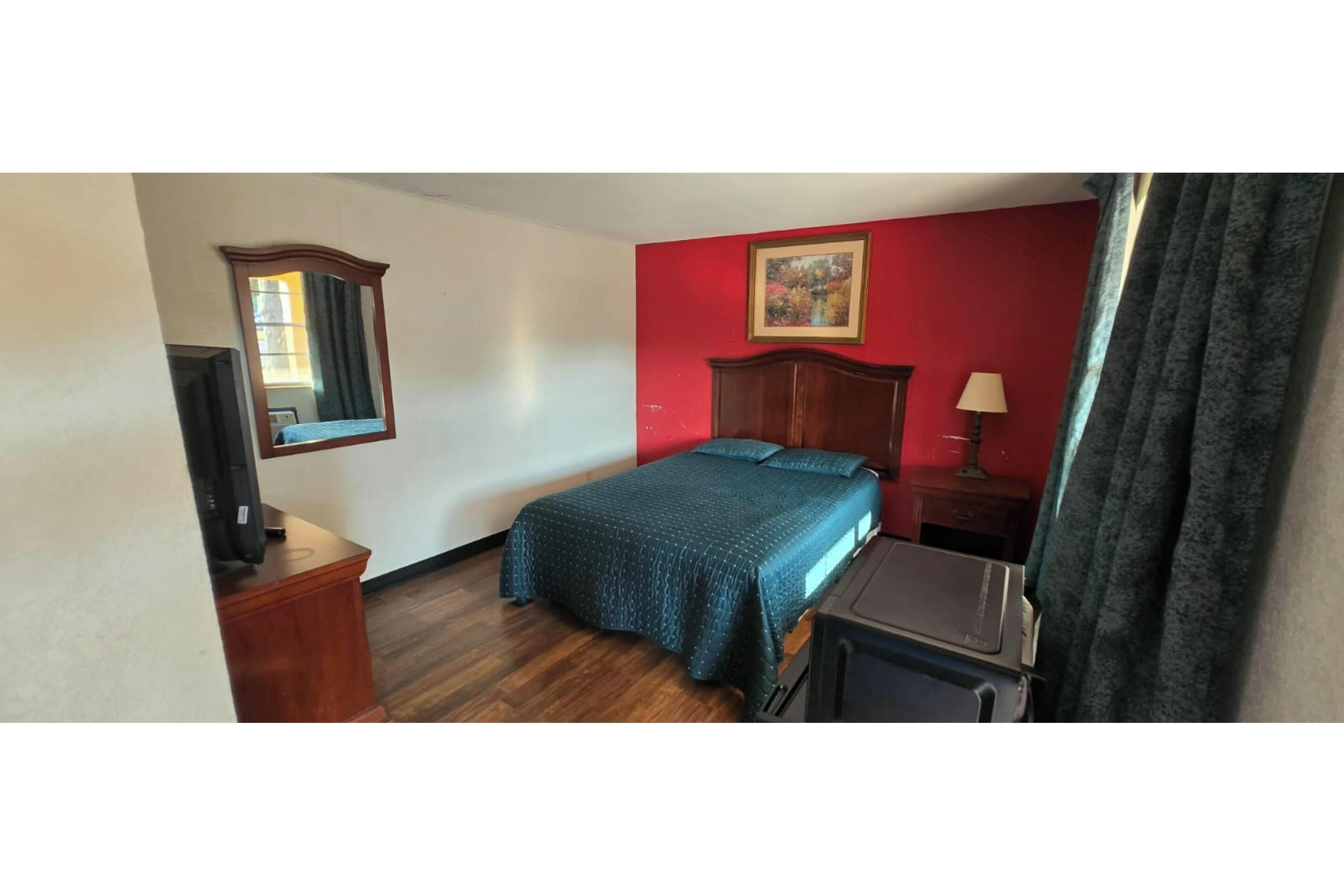 Desk, iron/ironing board, free WiFi, bed sheets