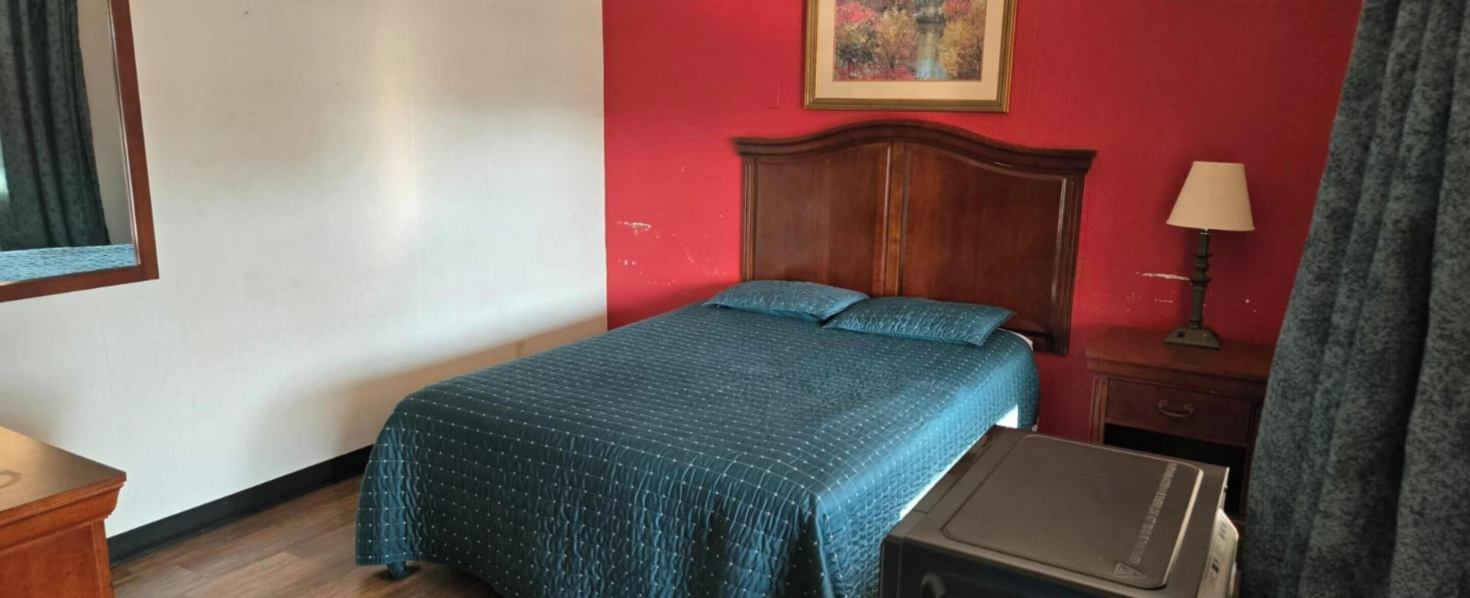 Desk, iron/ironing board, free WiFi, bed sheets