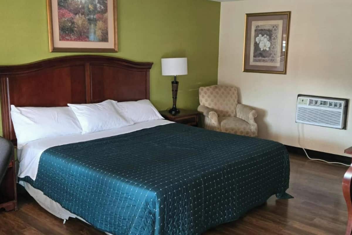 Desk, iron/ironing board (on request), free WiFi, bed sheets
