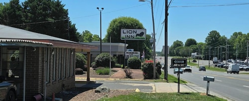 Lion Inn