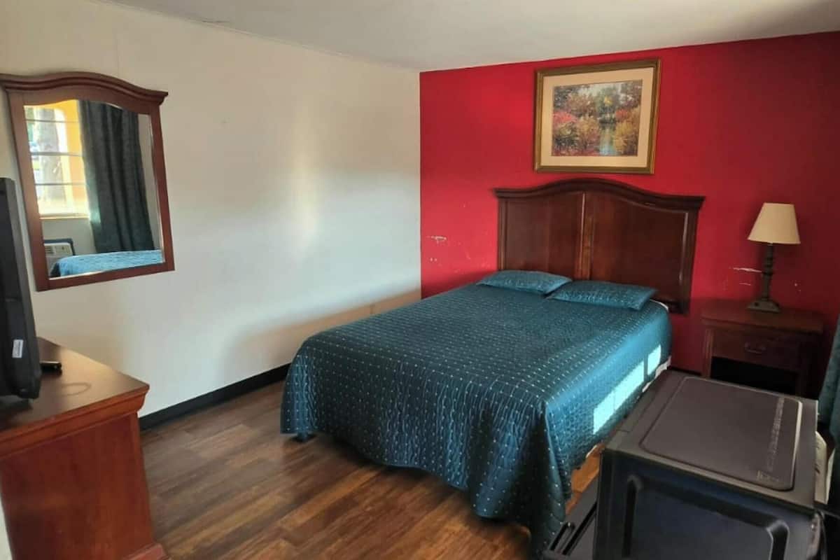 Desk, iron/ironing board (on request), free WiFi, bed sheets