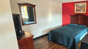 Room, 1 Queen Bed, Smoking | Desk, iron/ironing board (on request), WiFi (free), bed sheets