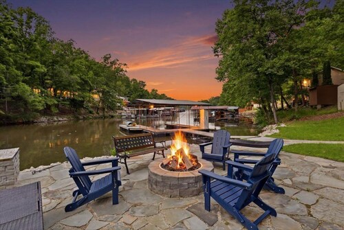 Osage Highlands Hideaway w/ Dock, Slip, Kayaks & Cove Water