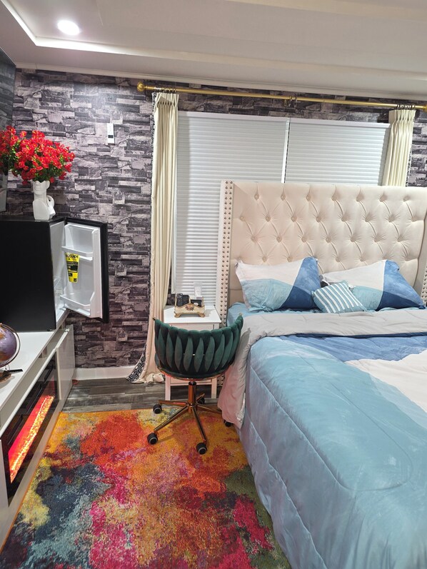 Iron/ironing board, WiFi, bed sheets