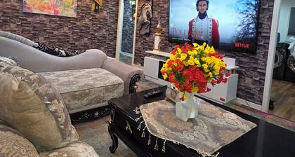 Syracuse 2BR Retreat ,Private Hot Tub, Starlink Wi-Fi ,Fireplace,Free Parking,