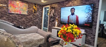 Alimot Spa House:Private INDOOR Hot Tub Near SU & Downtown Named for My Mother