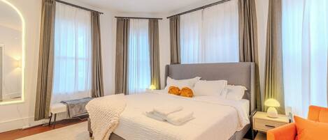 3 bedrooms, iron/ironing board, WiFi, bed sheets