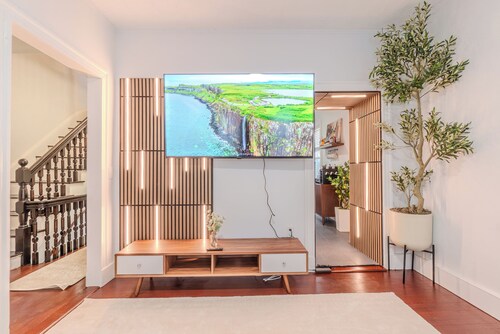 NEW-Spacious 3BR-Office-Game Room-Laundry In Unit