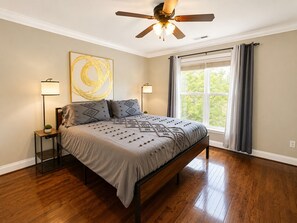 Iron/ironing board, WiFi, bed sheets - Lake Norman, Pool, Golf Simulator, Sauna, Hot tub, Pickleball/Basketball, EV Chg (Mooresville)