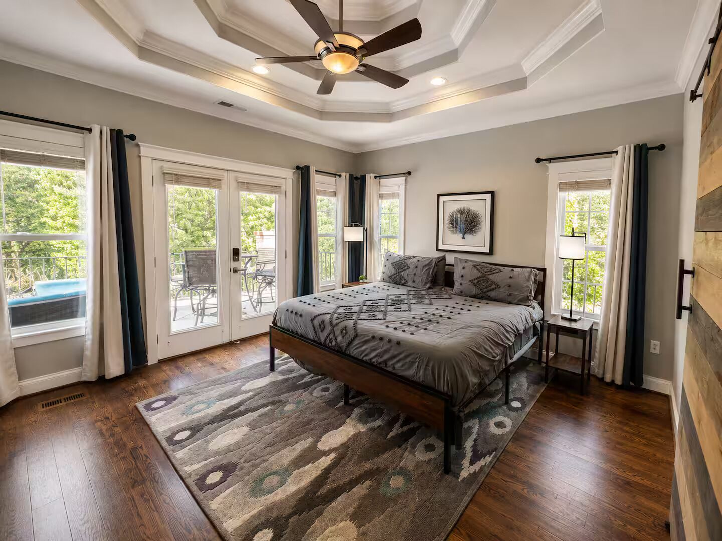 6 bedrooms, iron/ironing board, WiFi, bed sheets