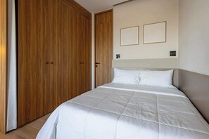 Escritorio, wifi, ropa de cama