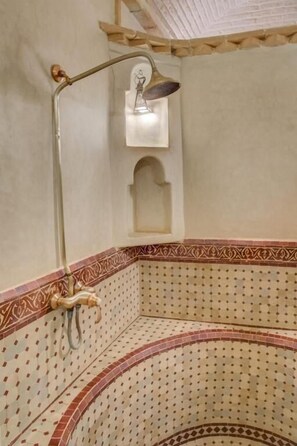Suite, patio | Baño