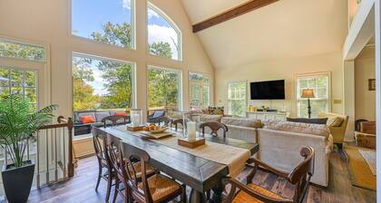Beautiful Lakefront Home With Fireplace, Deck, Central AC, & Washer/dryer