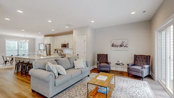 House, Multiple Beds, Balcony (The Cove is Calling) | Living area