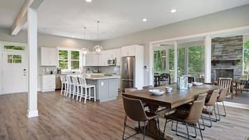 House, Multiple Beds, Balcony (Pebble Beach) | Dining