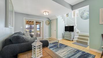 House, Multiple Beds, Balcony (Straight to the Point) | Living area