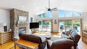 House, Multiple Beds, Kitchen (Plum Paradise) | Living area