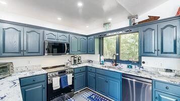 House, Multiple Beds, Kitchen (Plum Paradise) | Private kitchen