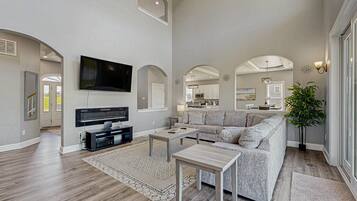 House, Multiple Beds, Hot Tub (Sunset Valley) | Living area