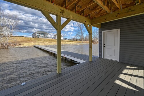Charming Dog-friendly Lakefront Villa With Private Dock, Firepit, Stunning Views