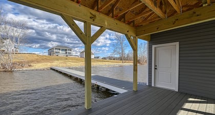 Charming Dog-friendly Lakefront Villa With Private Dock, Firepit, Stunning Views